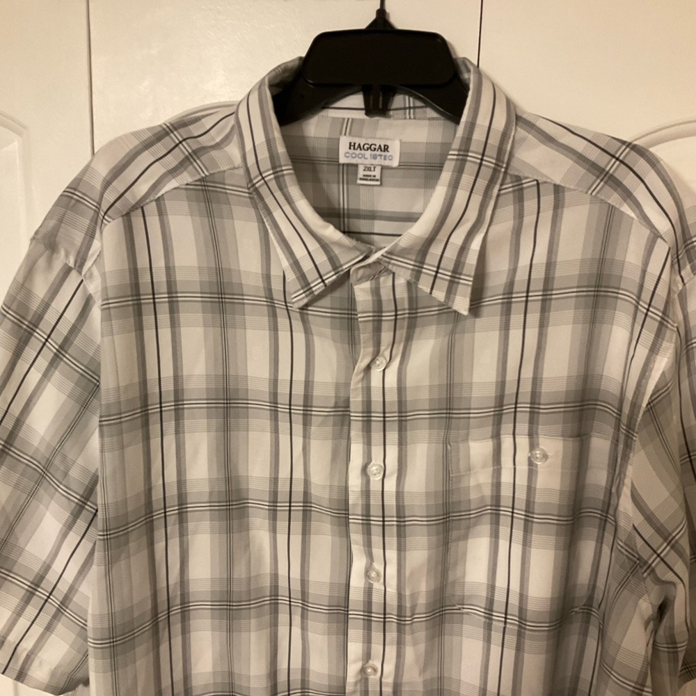 Men’s- 2XLT Short sleeve button up shirt. Gray and white plaid. - Picture 2 of 5